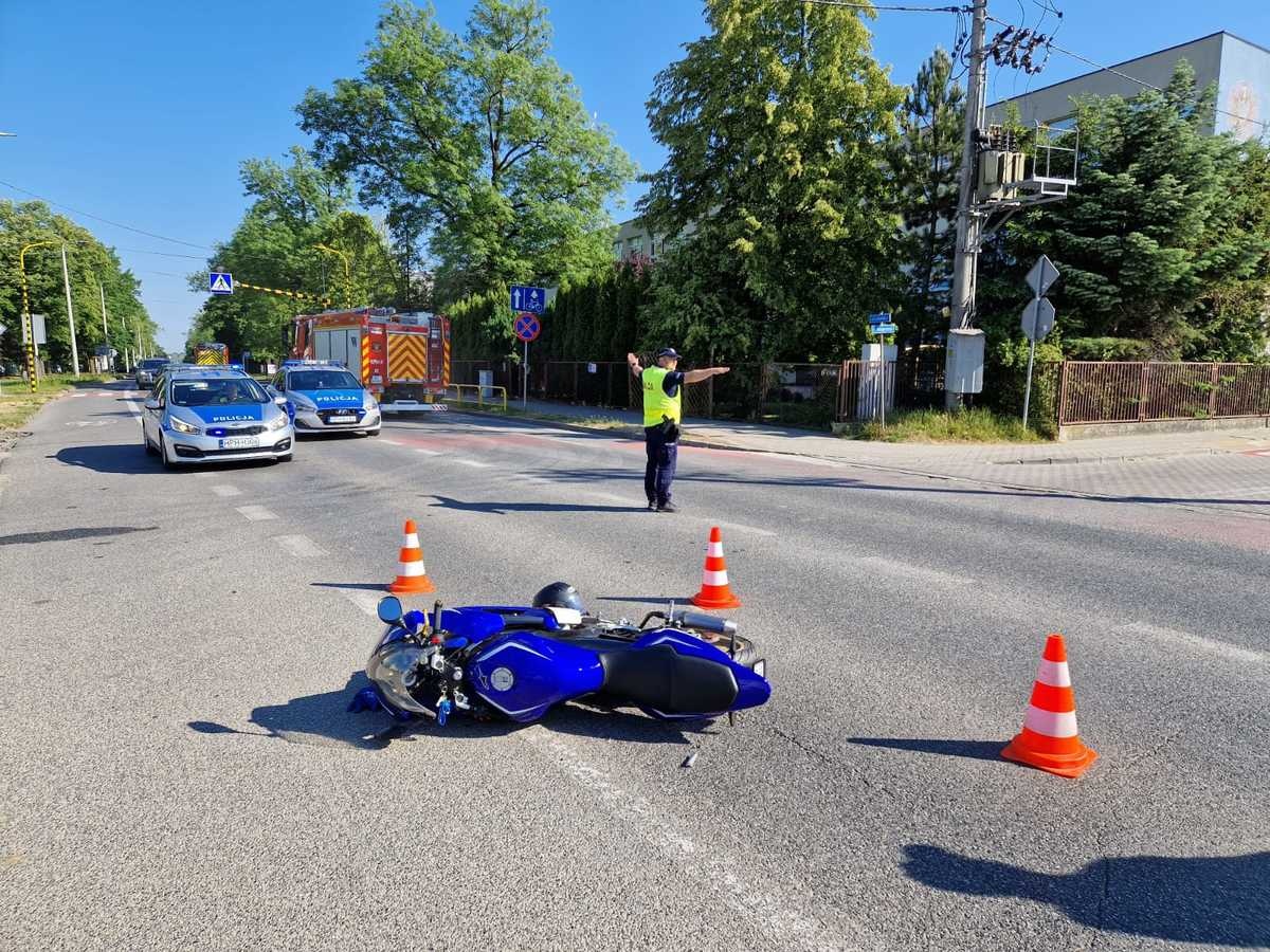 Zderzenie motoroweru z osobówką