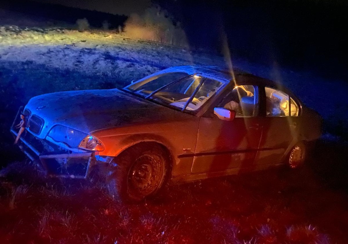 Miał odebrane prawo jazdy - jechał samochodem bez tablic rejestracyjnych i zderzaków