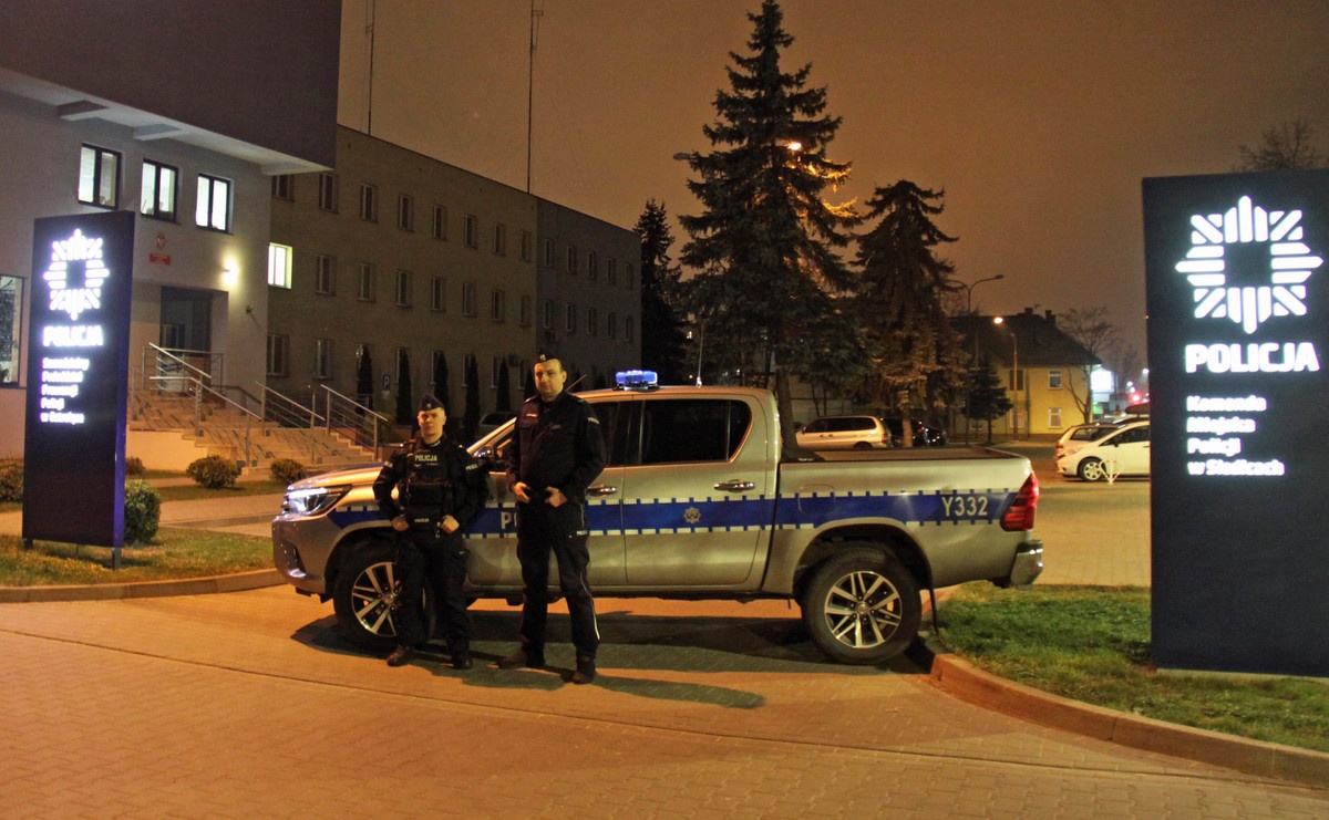 Kobieta zauważyła przez okno, że jej sąsiad leży na podłodze i się nie rusza