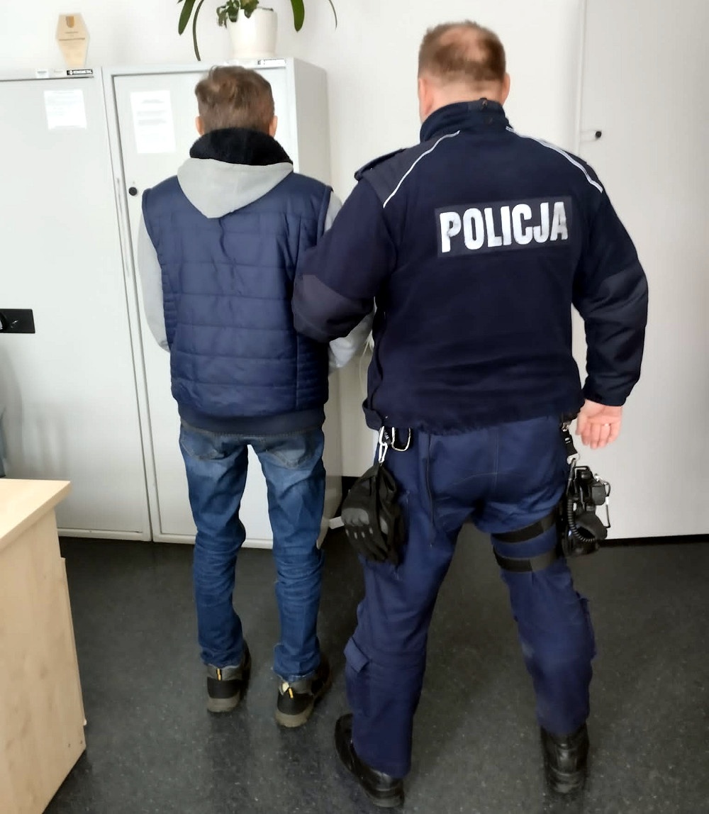 Miał uderzać kotem o ścianę, a następnie wrzucić go do paleniska