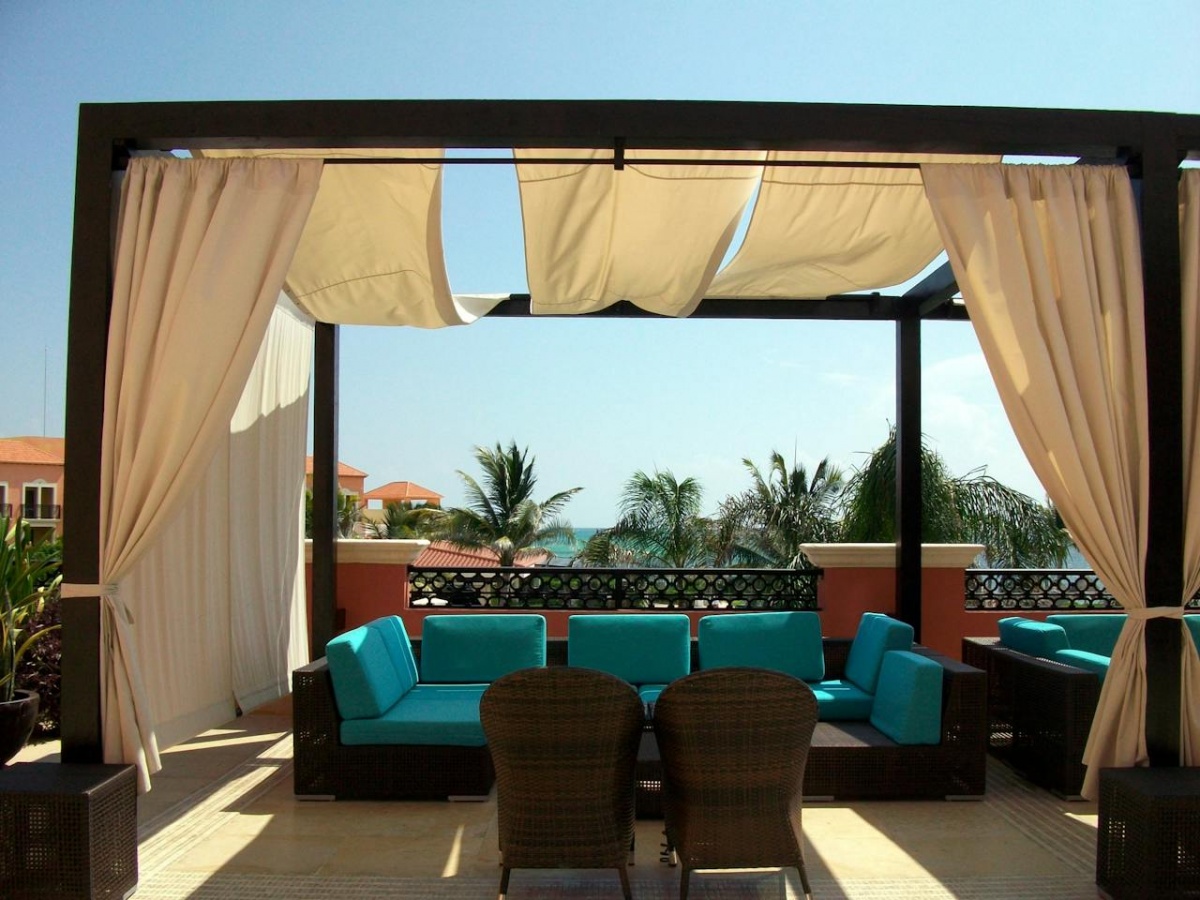 Pergola lamelowa czy pergola tkaninowa?