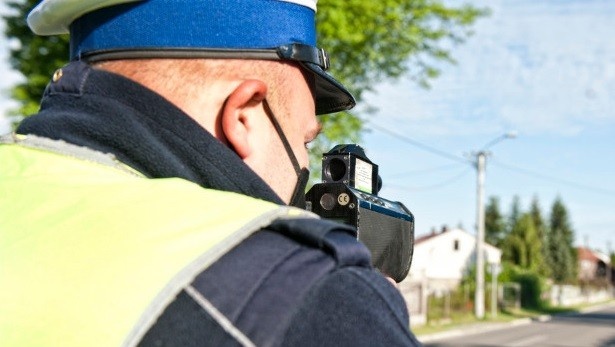 Pędził w zabudowanym, bo spieszył się na spotkanie z dyrektorem w Warszawie