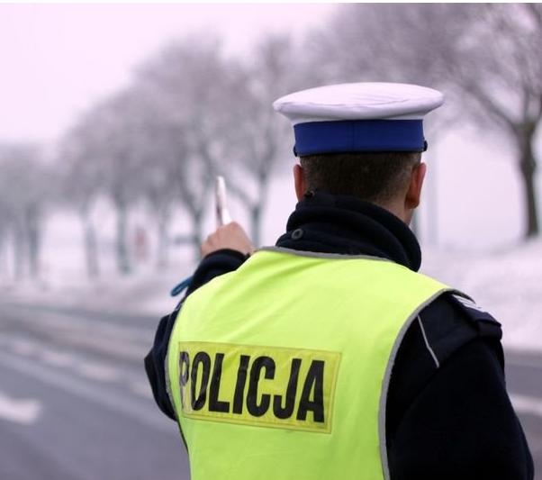 17-latek pożyczył samochód od siostry. Wpadł przez niezapięte pasy