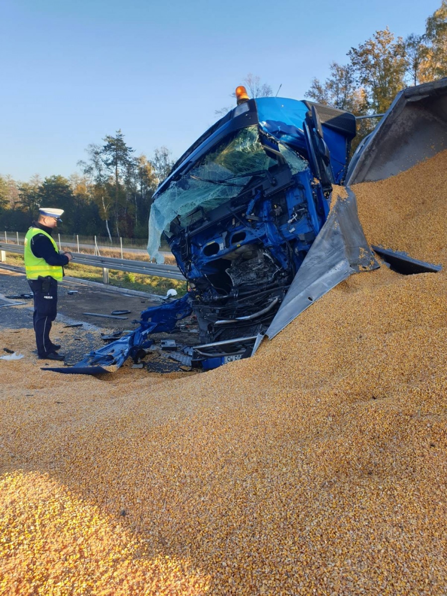Zderzenie trzech ciężarówek na S17 w Gończycach