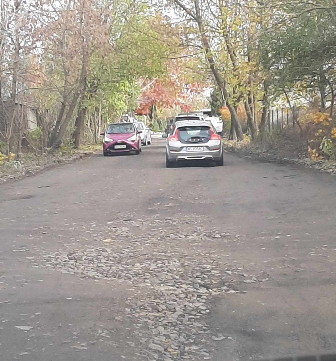 Doły na ulicy Królowej Jadwigi miały być zasypane...