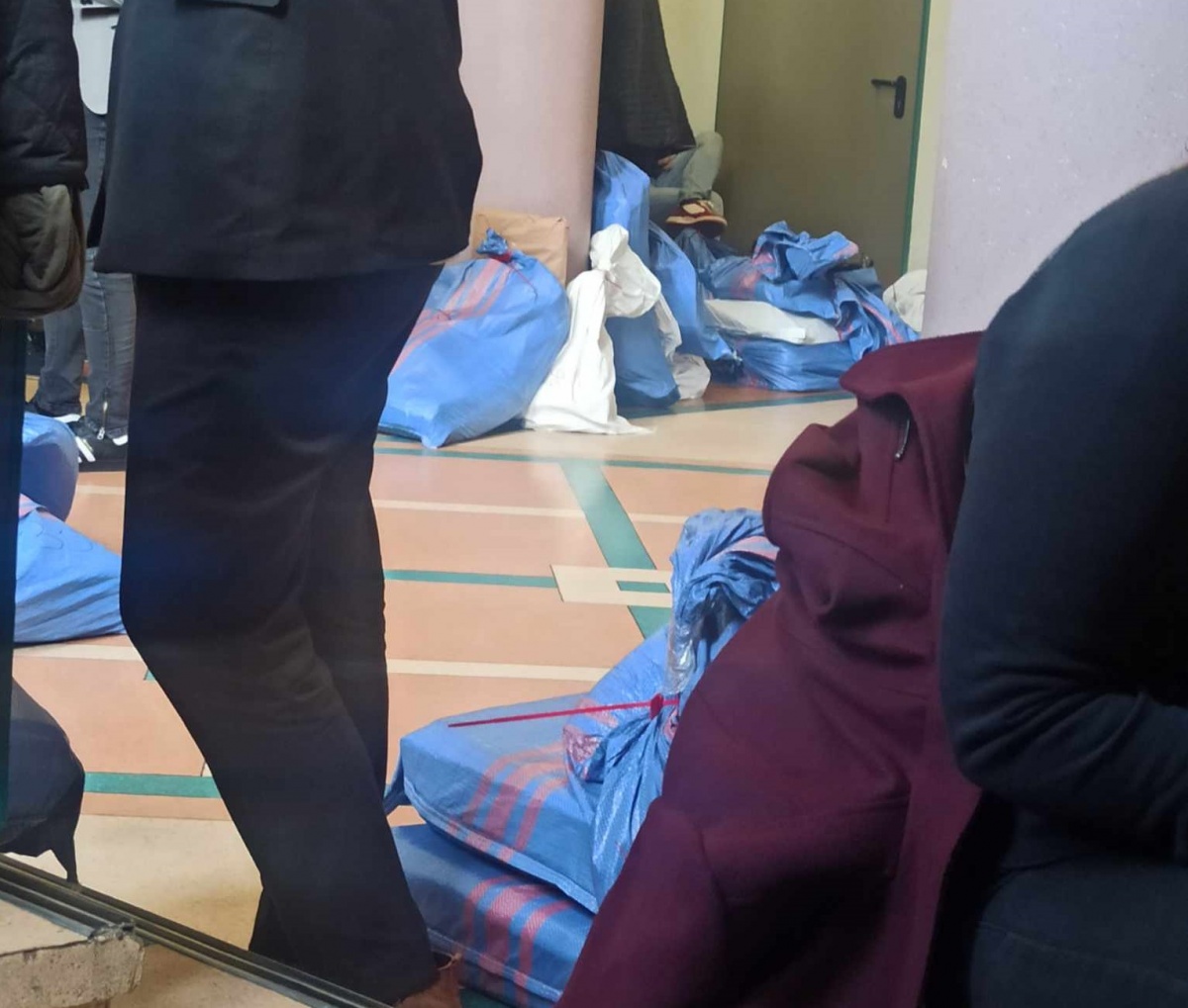- Koczujemy tu jak bezdomni – mówią członkowie miejskich komisji wyborczych z Siedlec