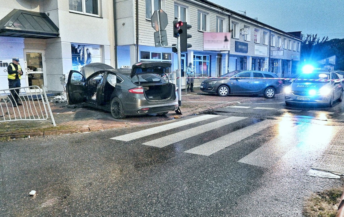 Łuków: Samochodem w ścianę