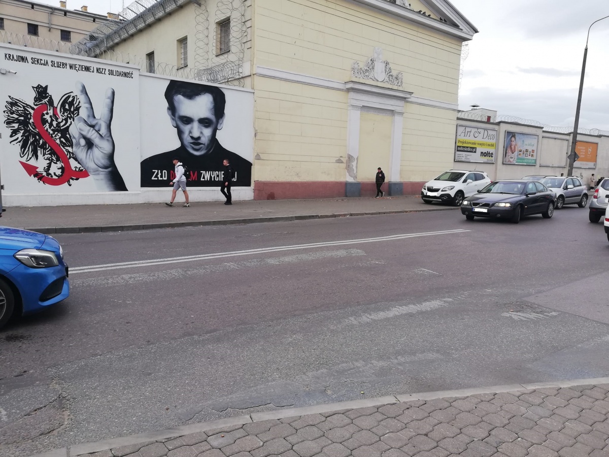 Na ul. Armii Krajowej ludzie cały czas przechodzą w miejscu, gdzie już nie ma pasów