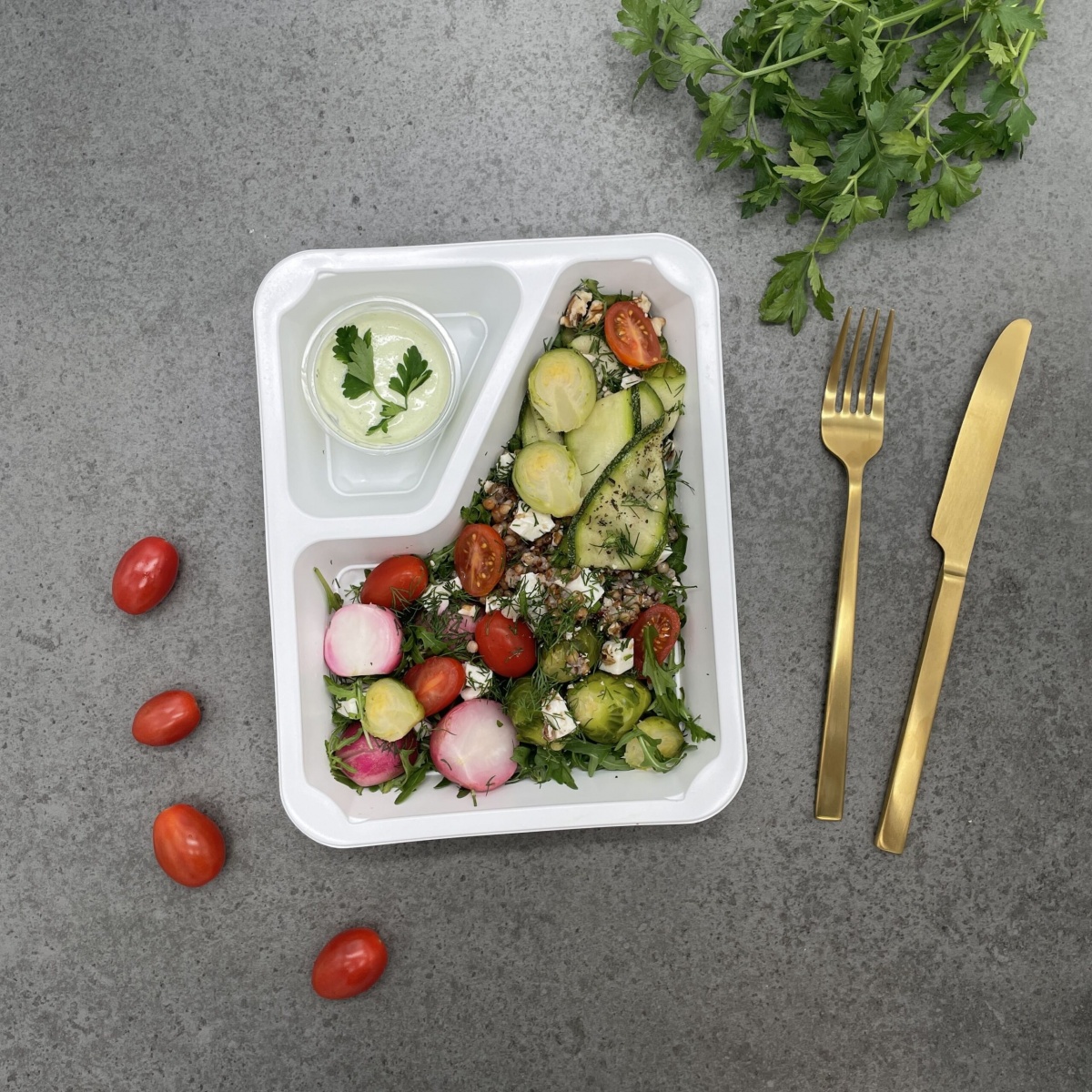 Odpuść gotowanie i oszczędzaj z cateringiem