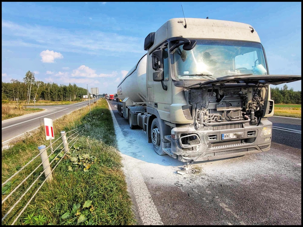 Zapaliła się cysterna przewożąca gaz