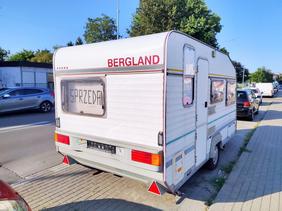 Komisy samochodowe na publicznych parkingach
