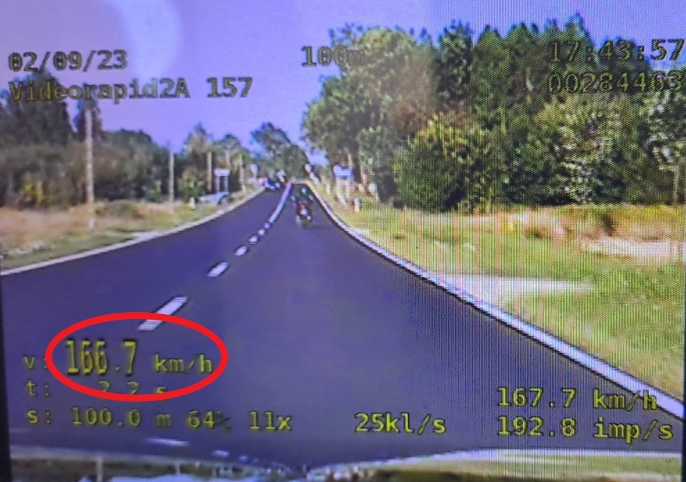 Gnał 166 w niezabudowanym