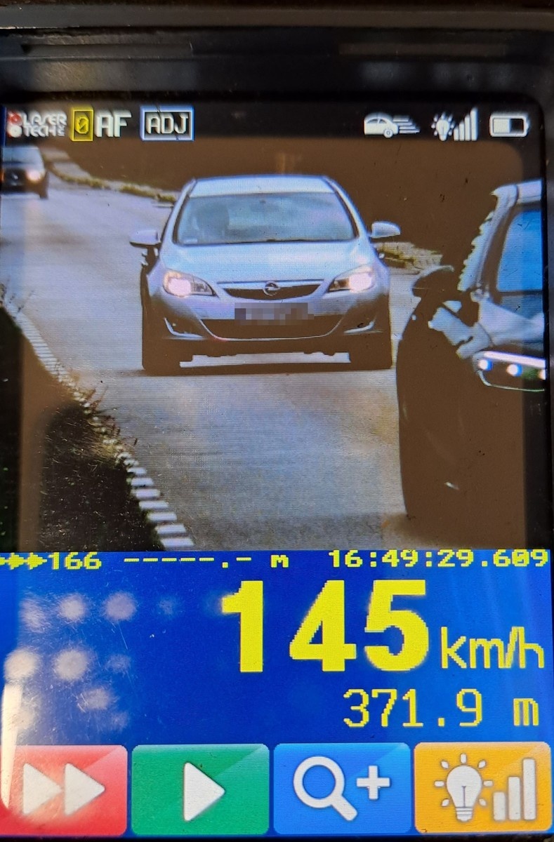 20-latek pędził w terenie zabudowywanym 145 km/h. Został uznany za pirata drogowego - recydywistę