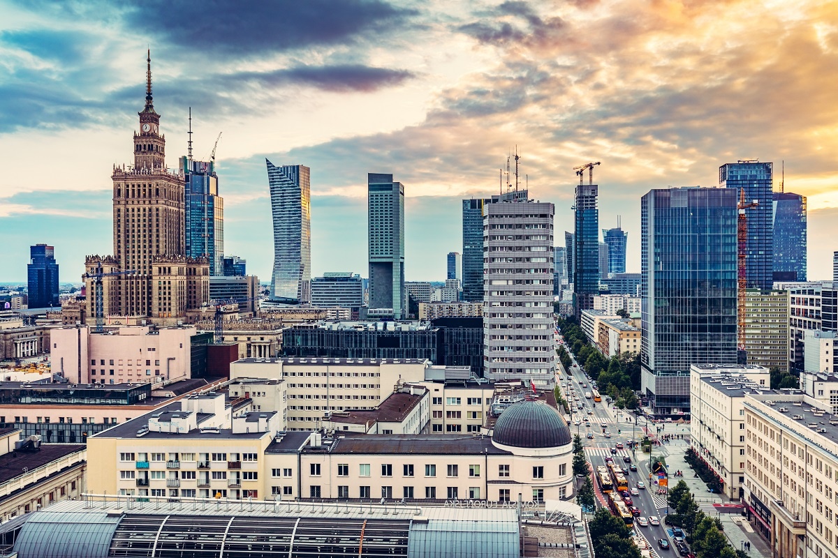 Malowanie dachów Warszawa – wyzwania i rozwiązania przy malowaniu dachów płaskich