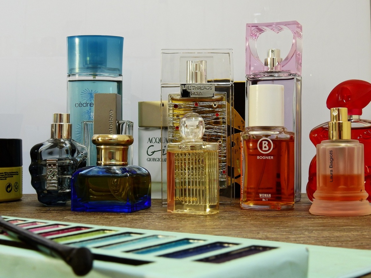 Łosice: Ukradli perfumy za ponad 4 tys. złotych. Zatrzymano ich dzięki czujności policjanta