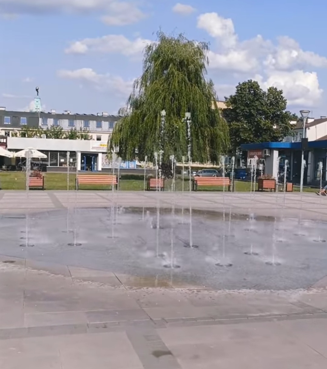 Fontanna na Placu Sikorskiego znów działa!
