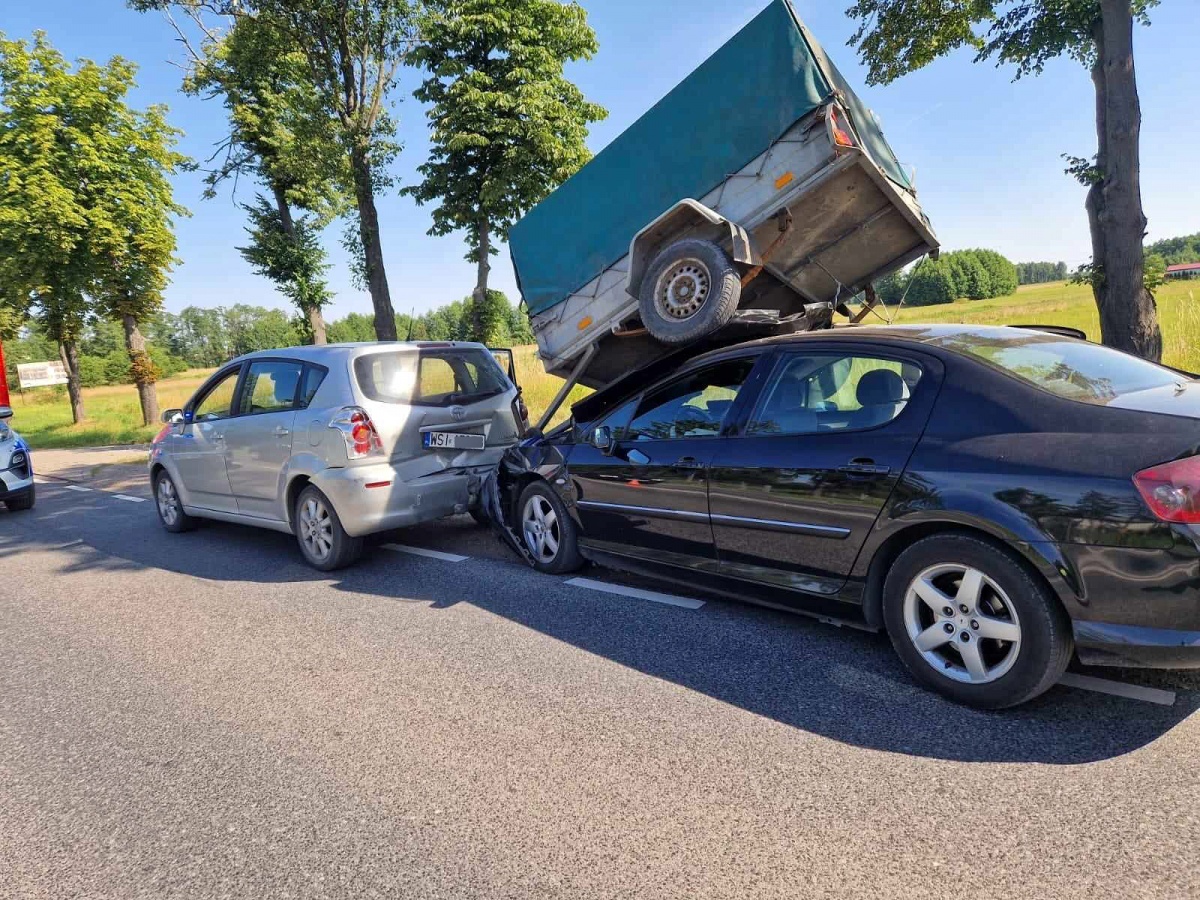 Wjechała pod przyczepkę