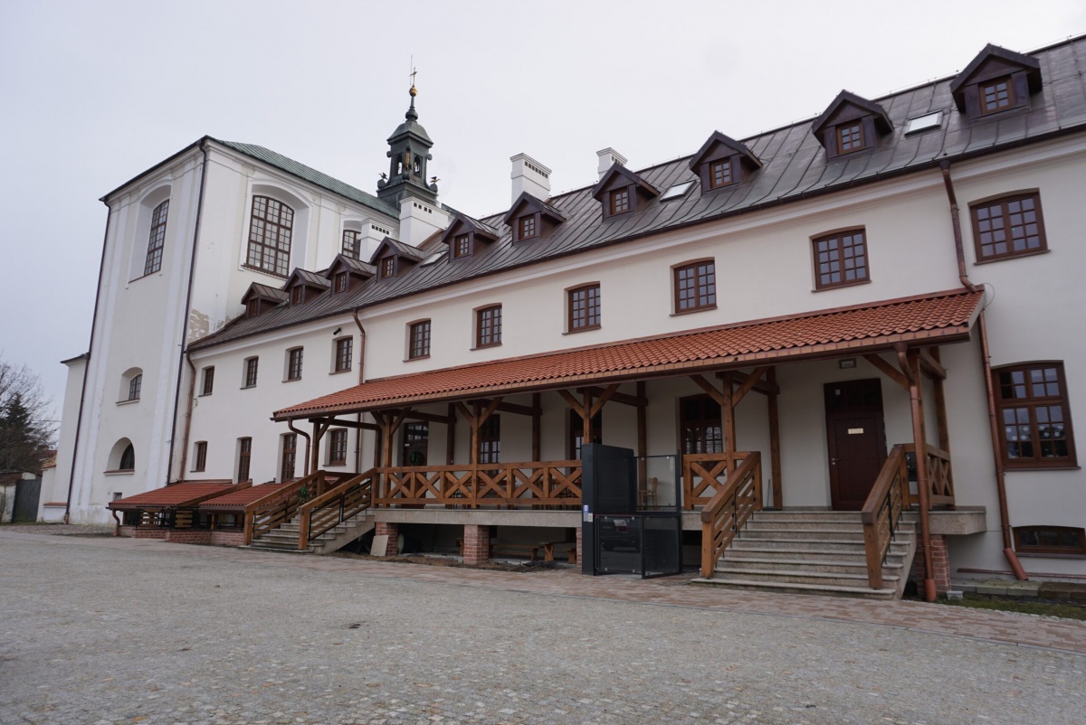 Harmonie tańca w klasztorze w Węgrowie