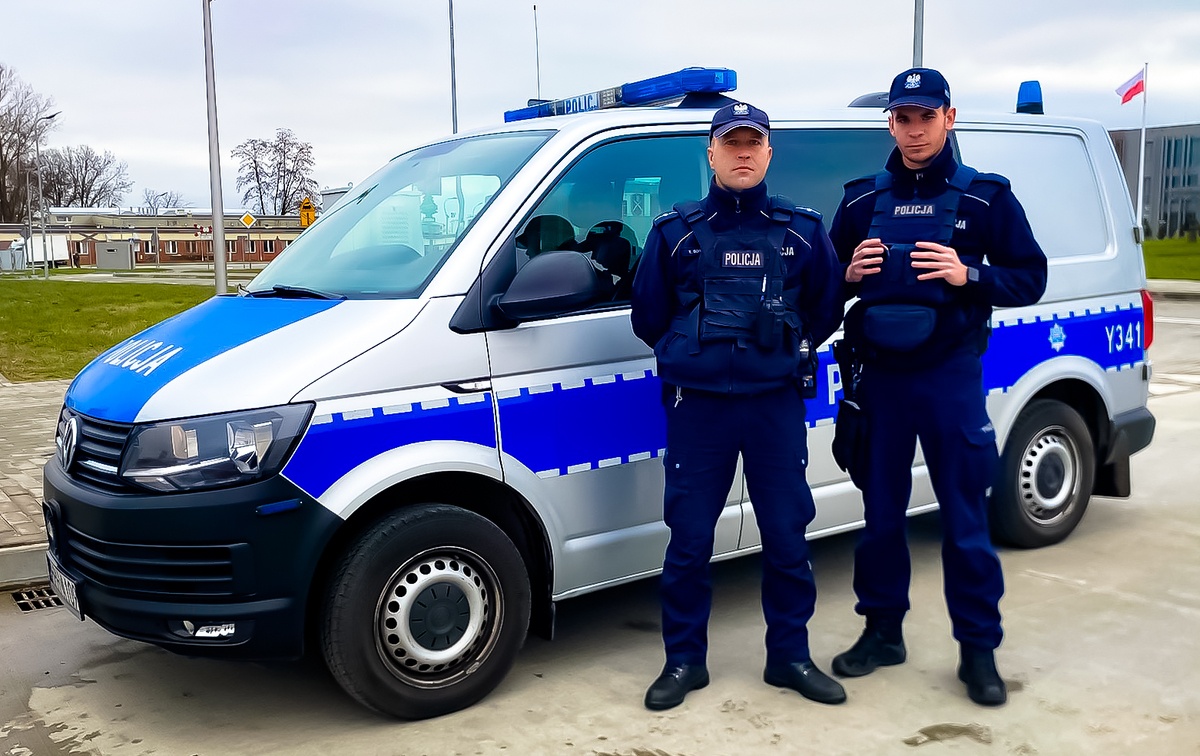 Siedlce: policjanci weszli do płonącego domu. Uratowali kobietę (aktualizacja)