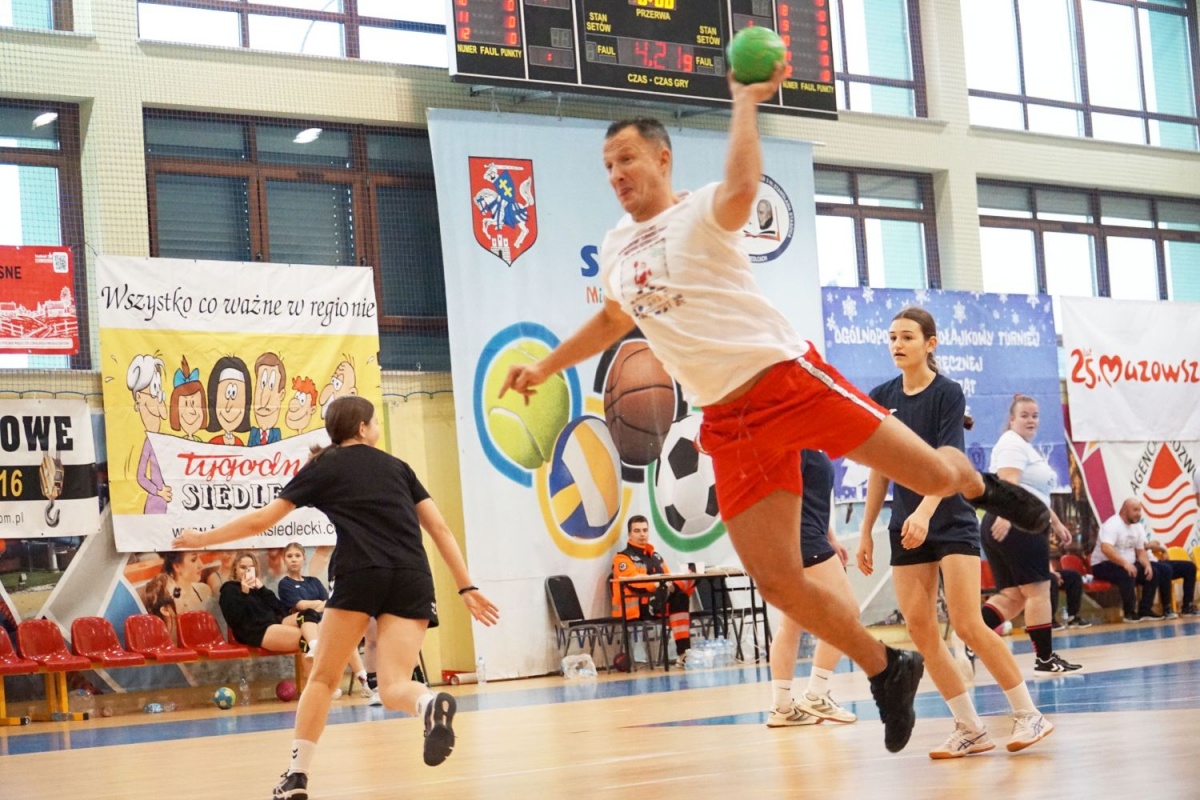 Siedlce: Mikołajkowy szczypiorniak (zdjęcia, wyniki)