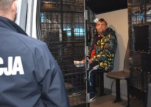 Miał skrępowane ręce i nogi przewodem elektrycznym, był bity i przypalany opalarką