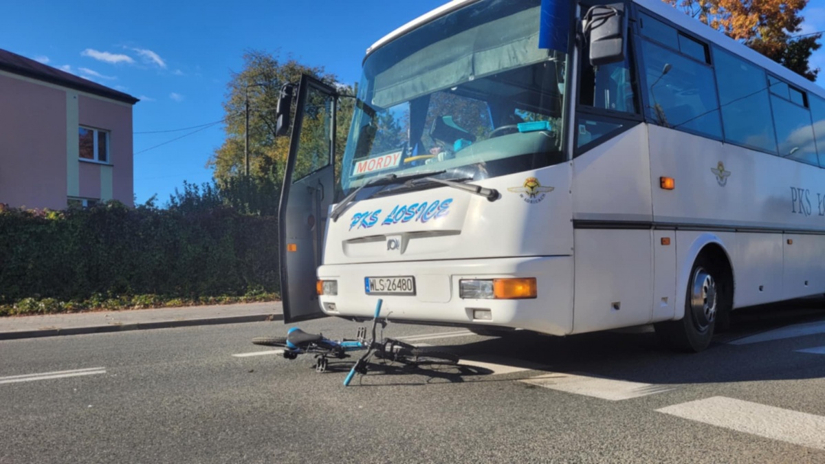 Łosice: 10-latek wtargnął na pasy i został potrącony przez autobus