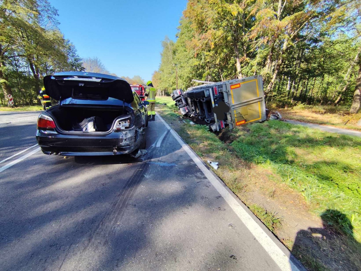Kolizja niedaleko Budzisk. Zderzenie ciężarówki i BMW