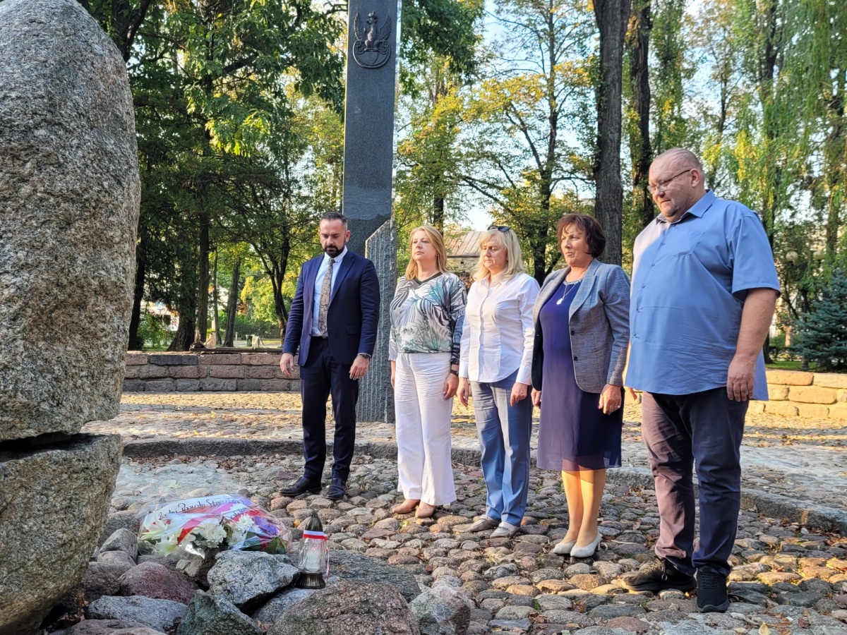 Złożenie kwiatów w rocznicę napaści Związku Sowieckiego na Polskę w Sokołowie Podlaskim