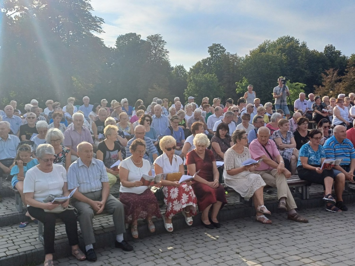 Łukowianie wspólnie śpiewali pieśni patriotyczne