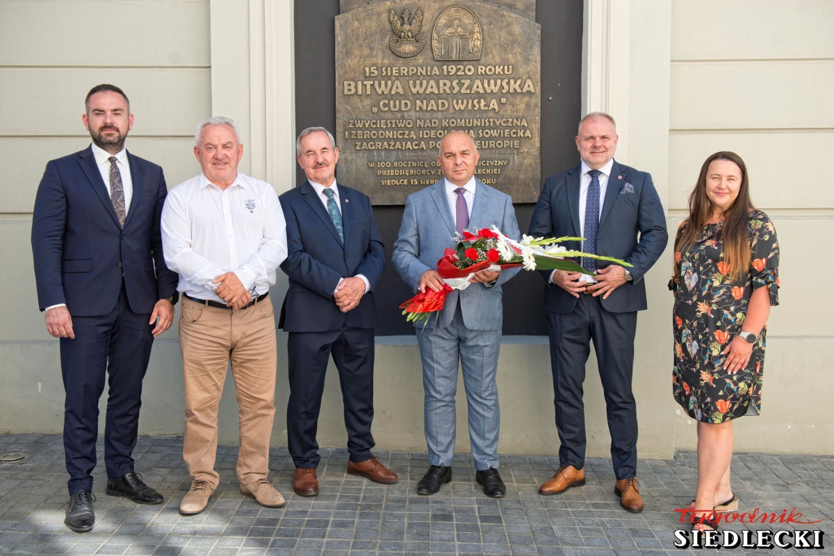 Złożyli kwiaty pod tablicą Bitwy Warszawskiej
