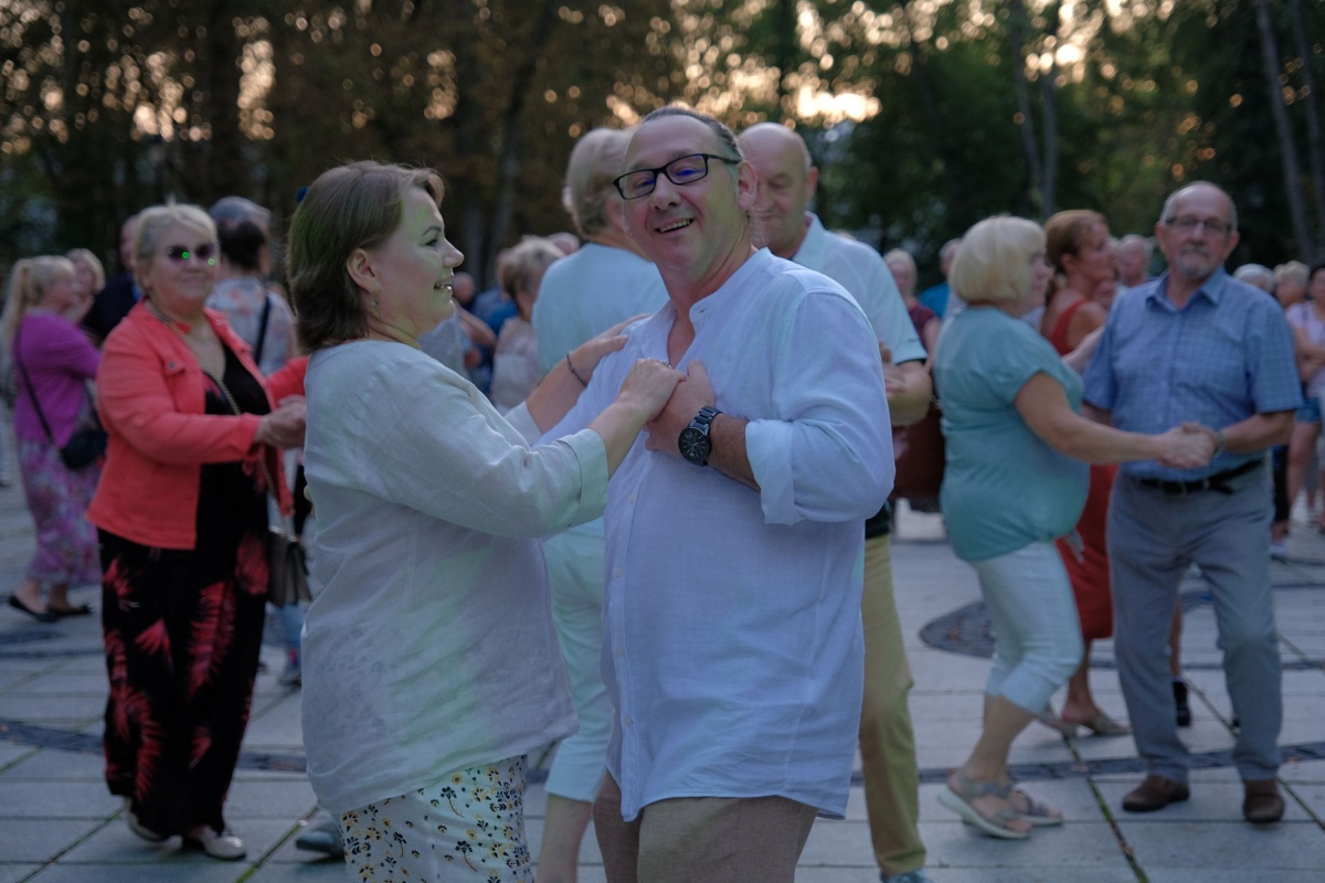 Potańcówka na ludowo z kapelą zespołu Chodowiacy. To była wspaniała impreza (zdjęcia+filmy)