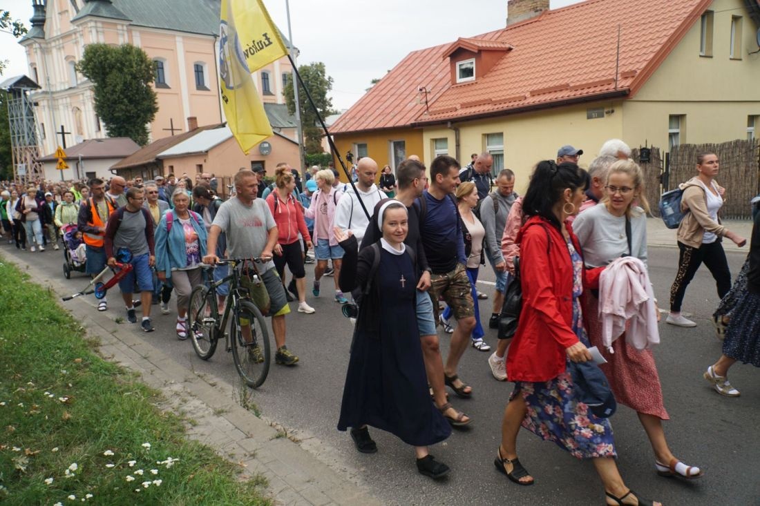 Grupa „11” i „12” z Łukowa ruszyła na Jasną Górę (zdjęcia)