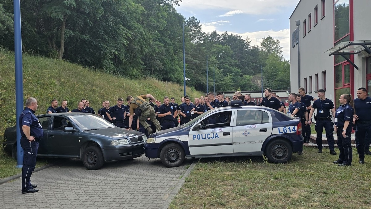 Na 3 miejscu podium wojewódzkich zawodów stanęli policjanci z Garwolina