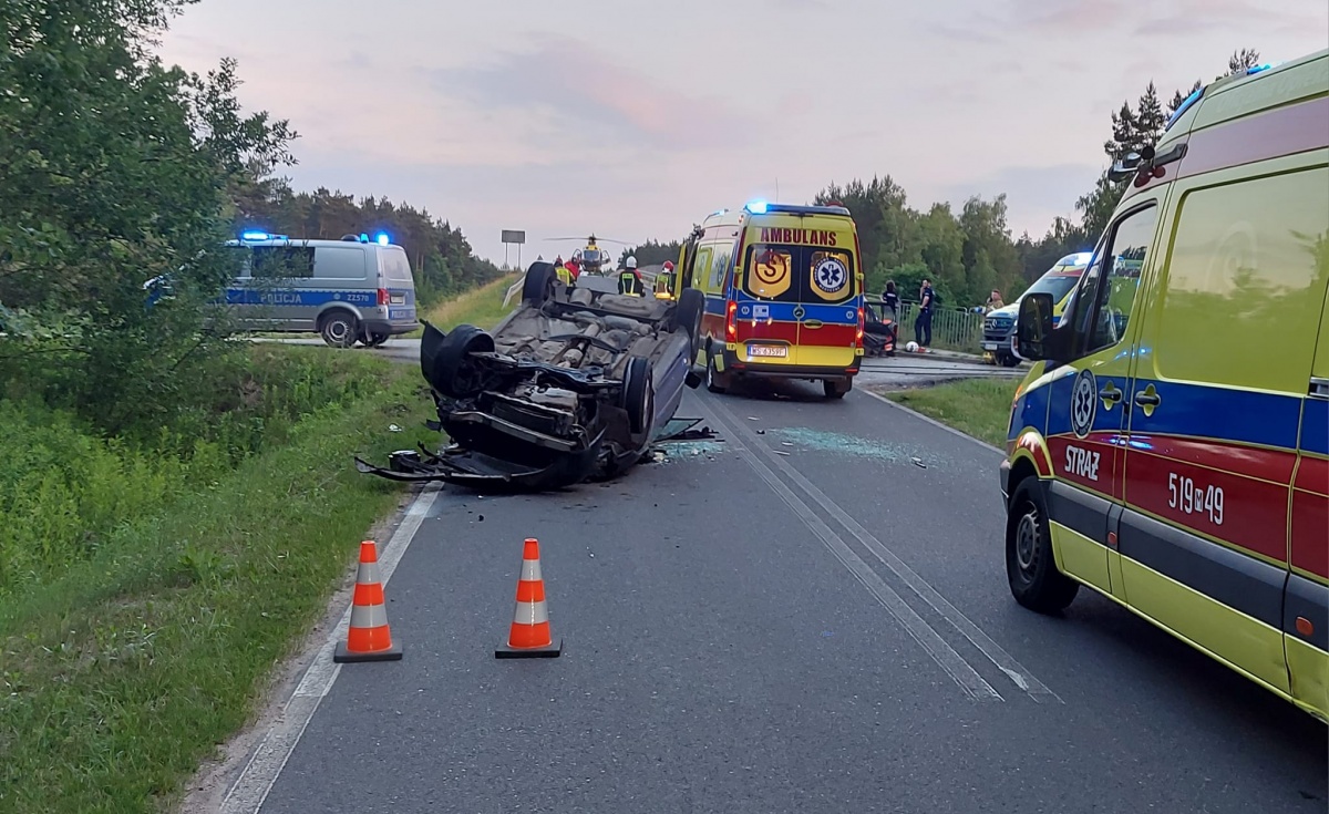 Zderzenie audi z volkswagenem. Cztery osoby trafiły do szpitala