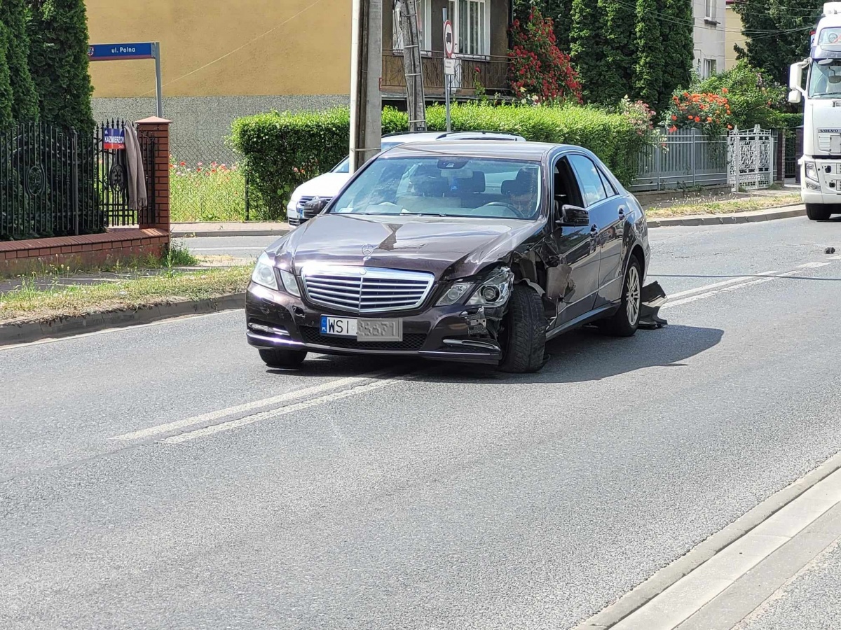 Siedlce: Utrudnienia na ul. Kazimierzowskiej. Zderzenie dwóch osobówek i ciężarówki (aktualizacja)