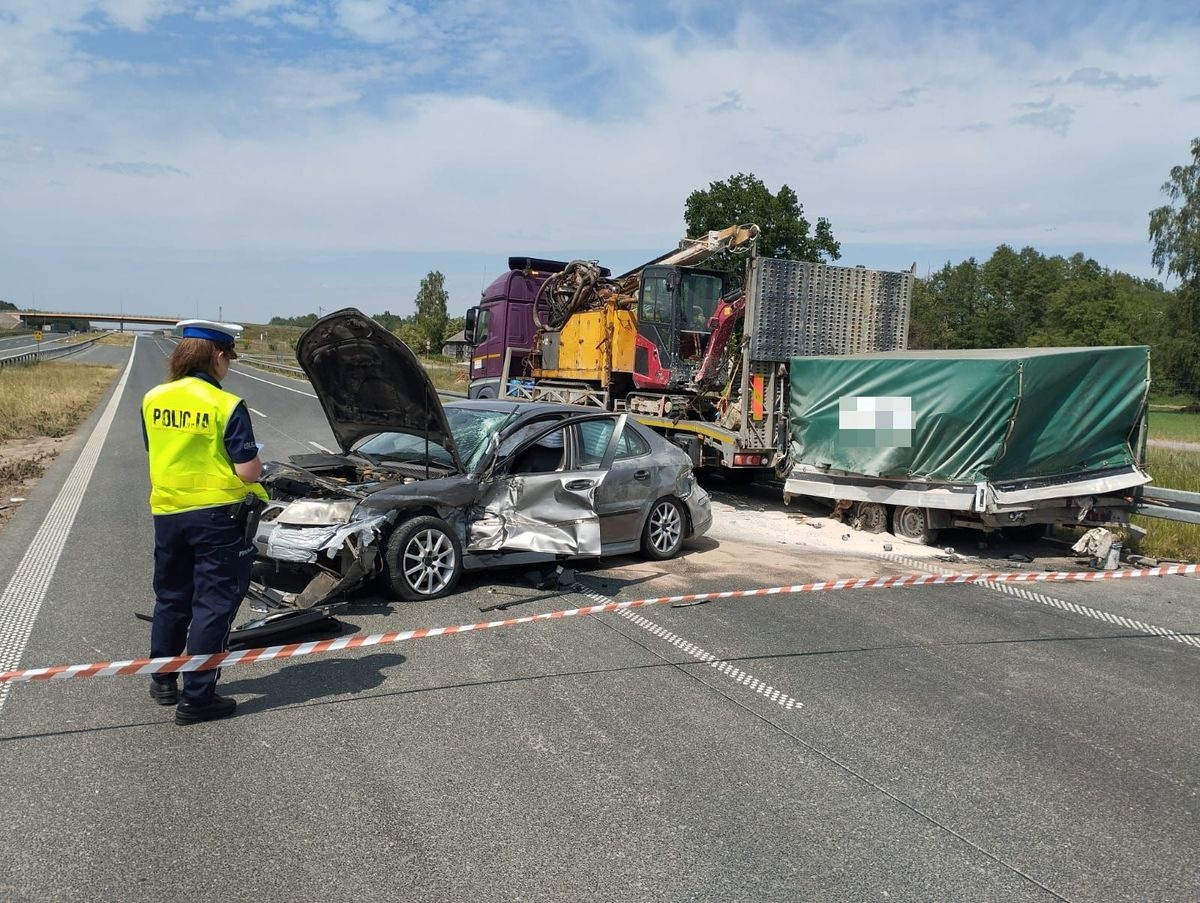 Zderzenie trzech pojazdów na drodze ekspresowej S17 w kierunku Warszawy