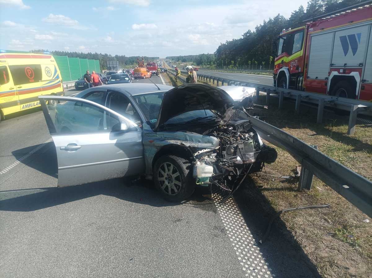 Zderzenie na S17. Cysterna i samochód osobowy