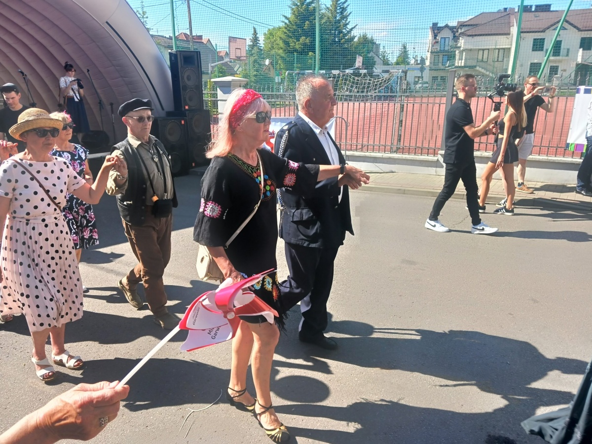 Polonezem na ulicy Senatorskiej rozpoczął się 11.Festiwal Kultury i Tradycji Garwolina.