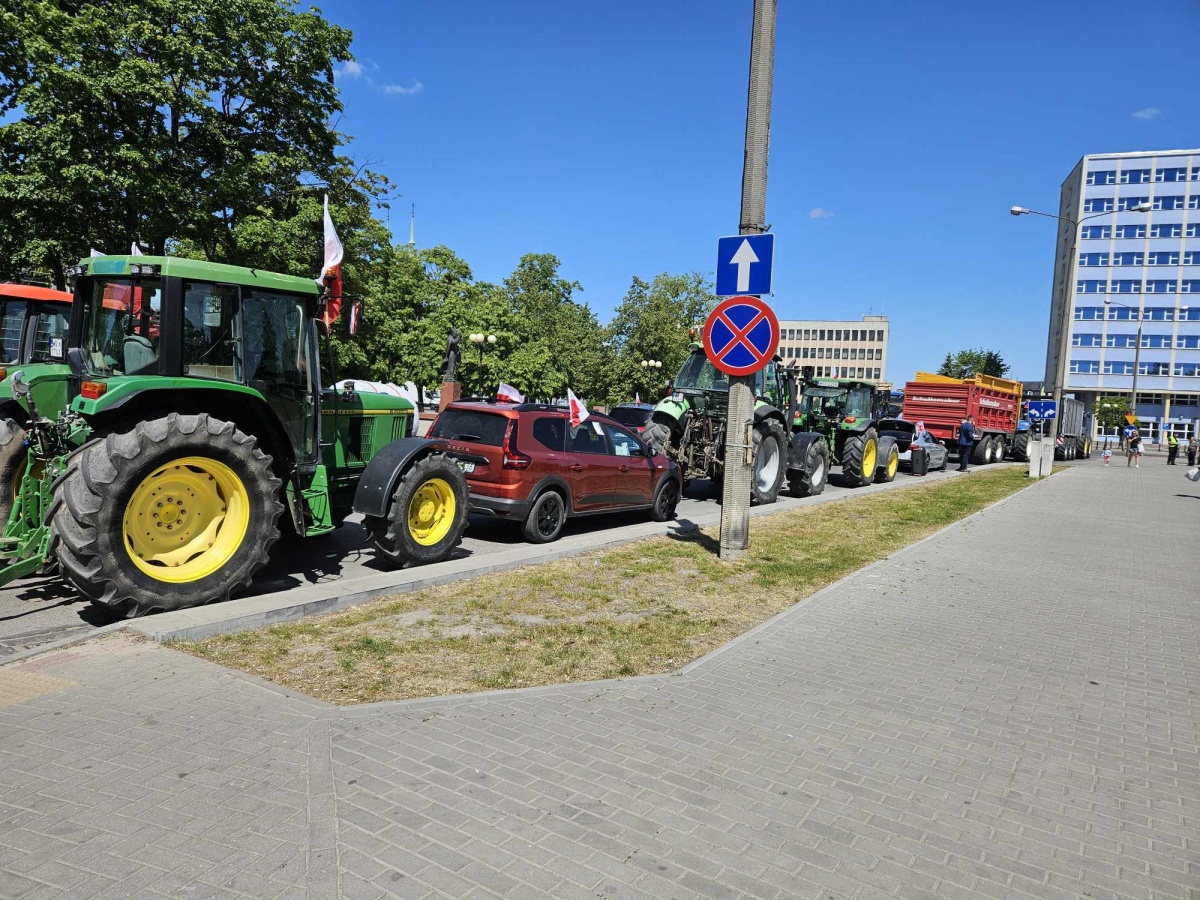 W Siedlcach trwa parada rolnicza