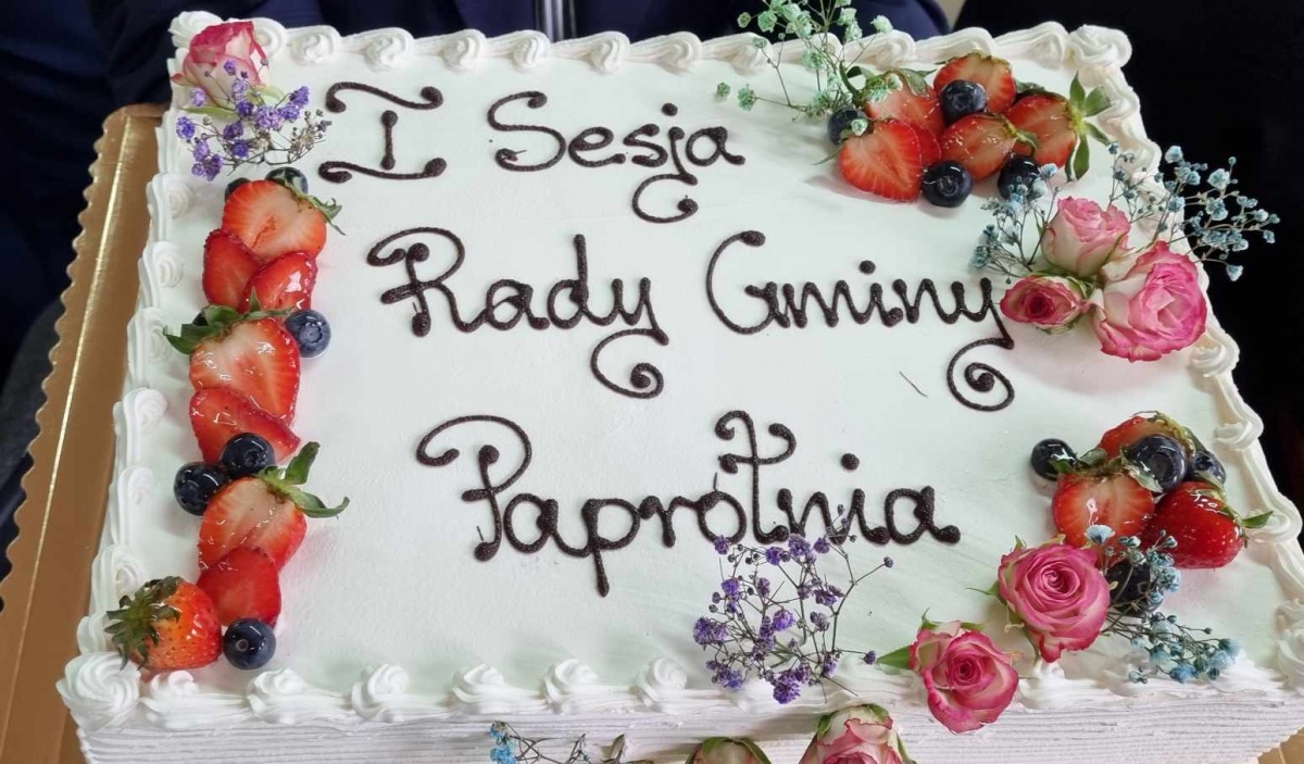 Pierwsza sesja Rady Gminy Paprotnia. Przewodniczącą kobieta...