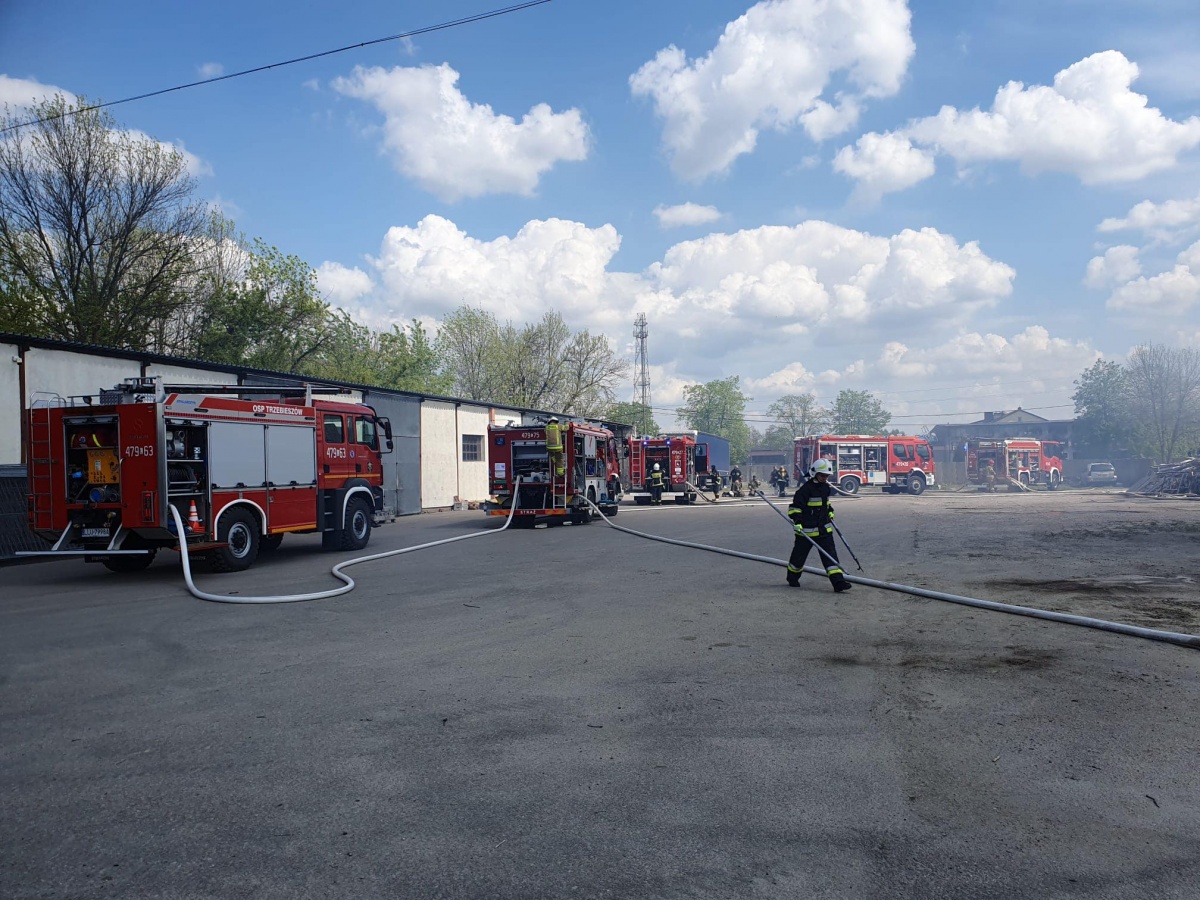 Pożar budynku handlowo-usługowego w Łukowie
