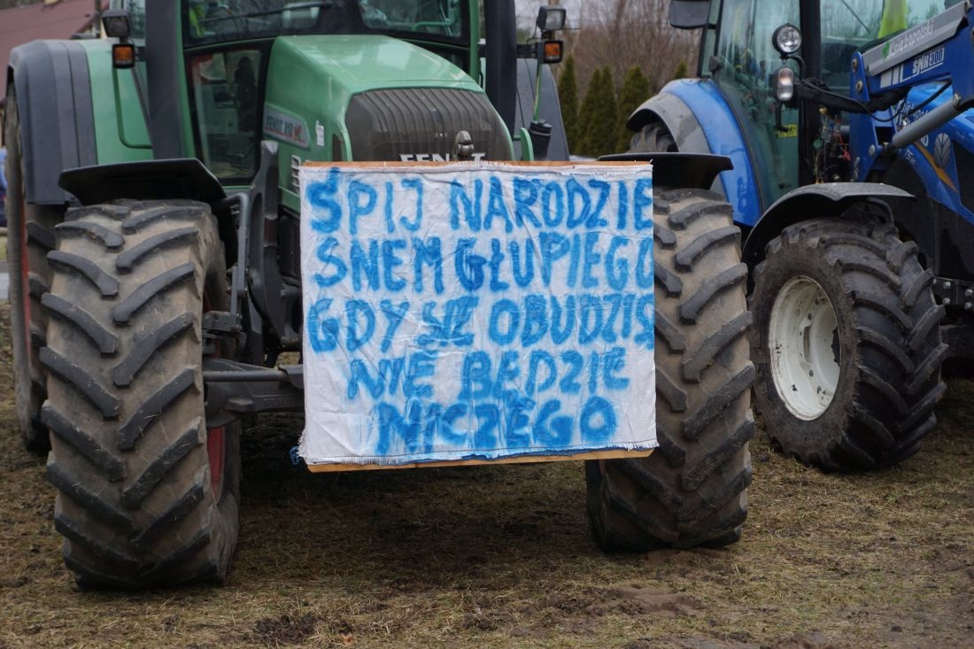 Rolnicy protestują na rondzie w Ryczołku (zdjęcia)