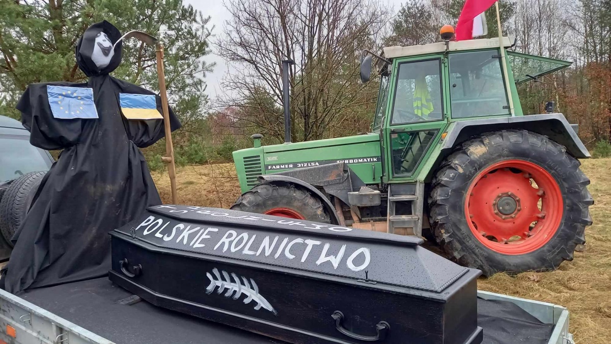 Rolnicy jadą blokować rondo w Ryczołku