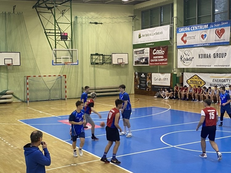 Uczniowie pomagają szkole w Kenii