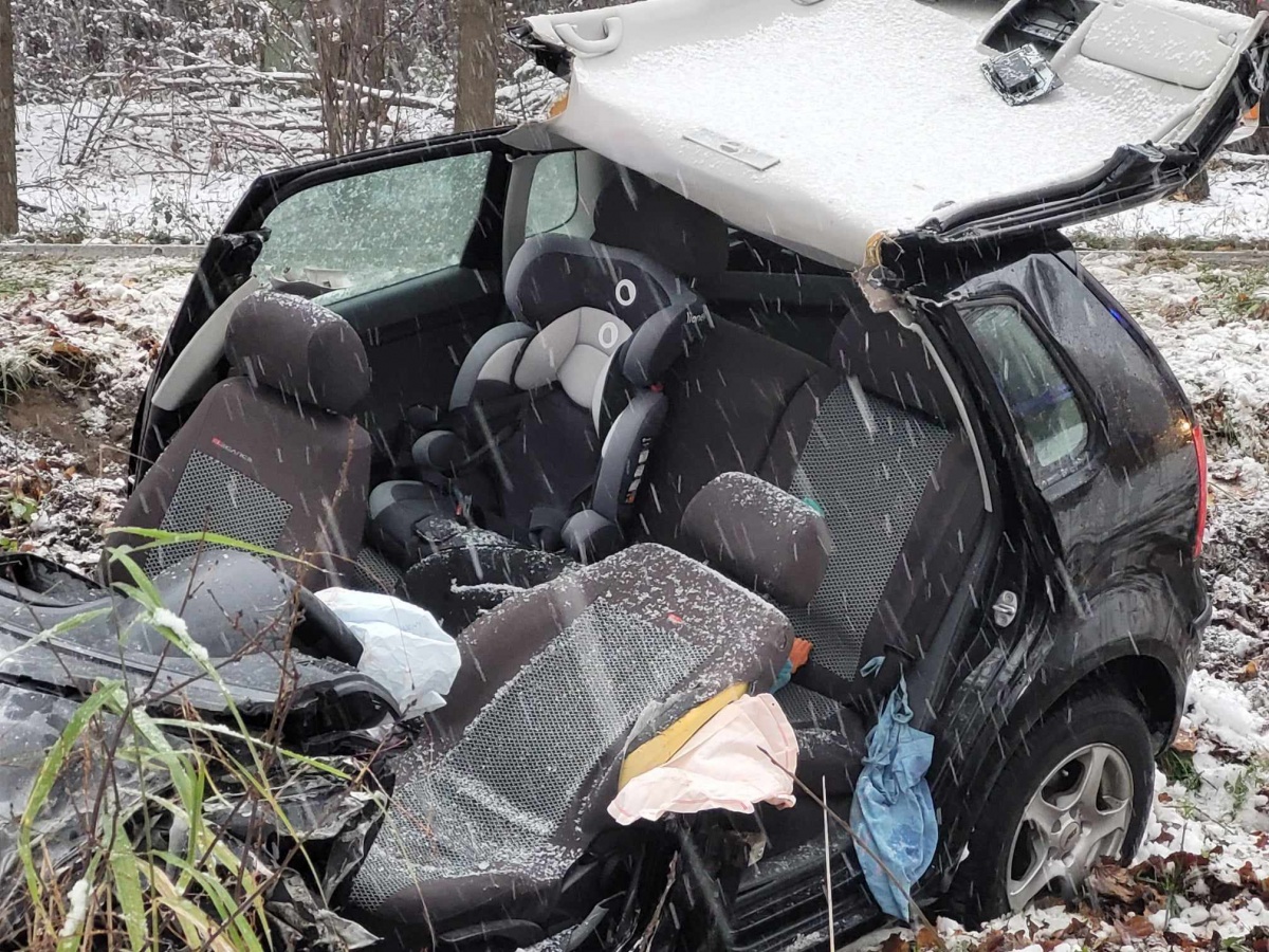 Wypadek między Białkami a Mościbrodami! Droga całkowicie zablokowana!