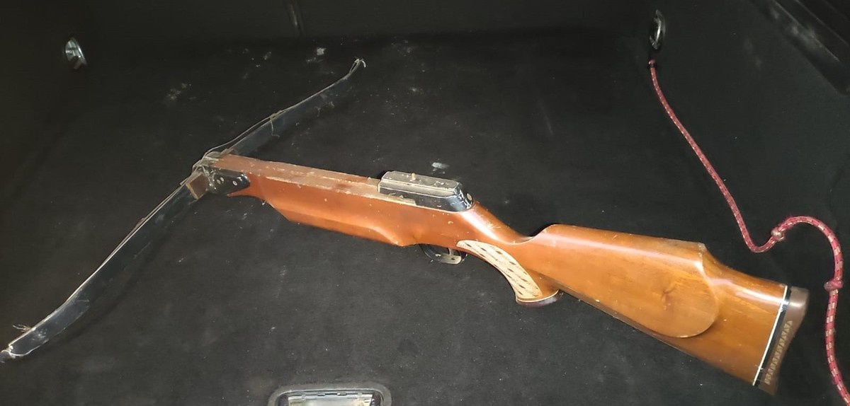 Karabin, amunicja, kusze w posiadaniu 50-latka z gminy Wojcieszków
