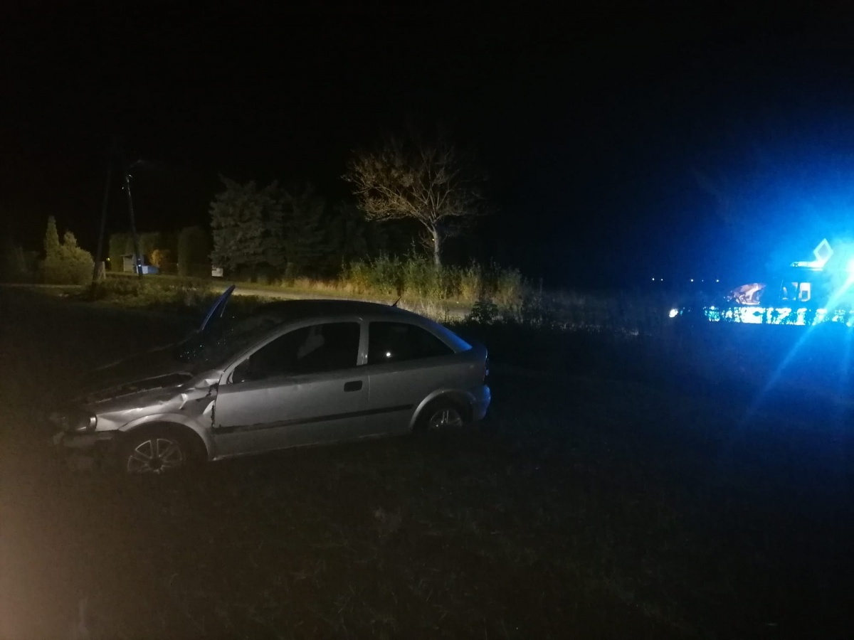 Wólka Nosowska: Pijany kierowca wjechał do rowu. Pasażerka trafiła do szpitala