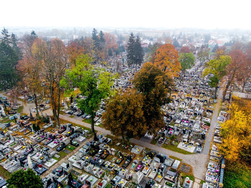 Nie działa jedna pompa na Cmentarzu Janowskim