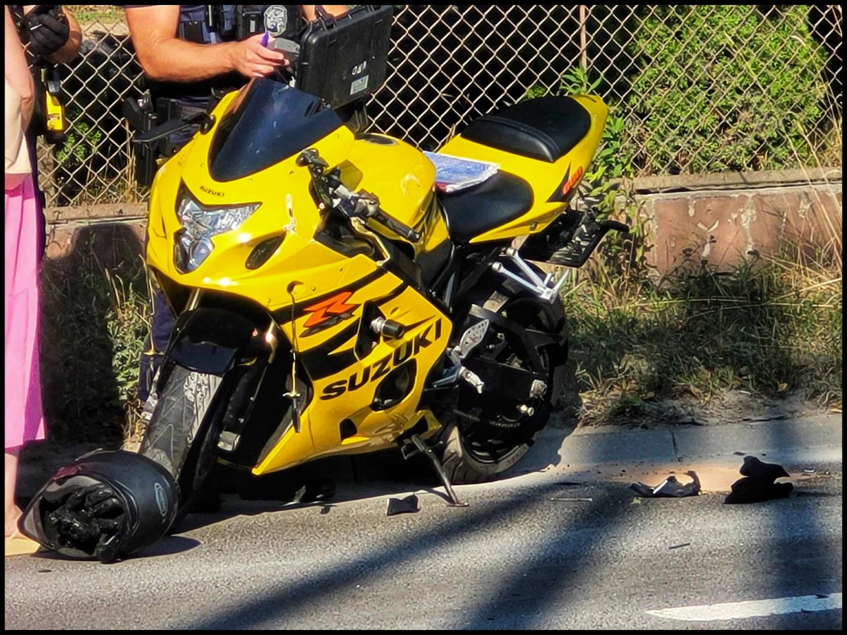 Wypadek z udziałem motocyklisty. Droga nieprzejezdna