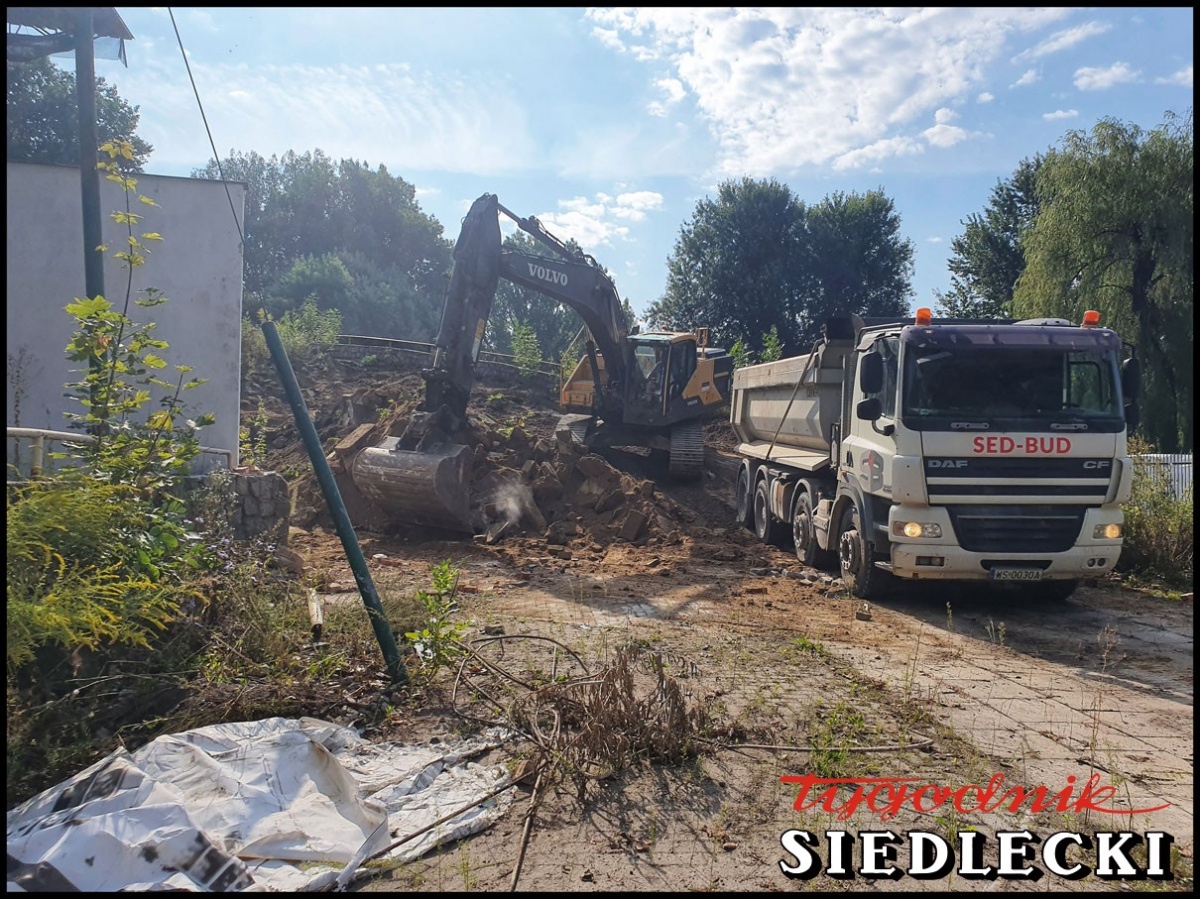 Amfiteatr siedlecki przechodzi do historii. Trwa jego rozbiórka (zdjęcia+film)
